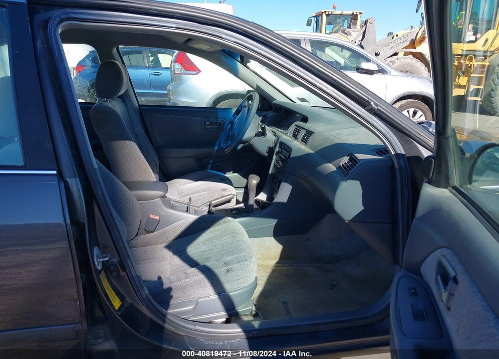 2000 TOYOTA CAMRY LE VIN: 4T1BG28K0YU992839