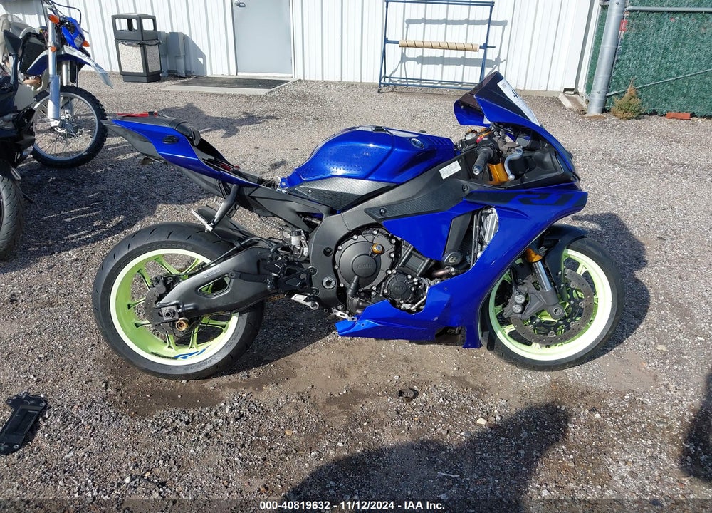 2018 YAMAHA YZFR1 VIN: JYARN39E6JA004165