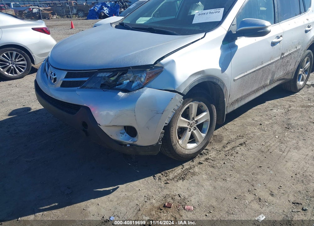 2015 TOYOTA RAV4 XLE VIN: 2T3WFREV9FW226589