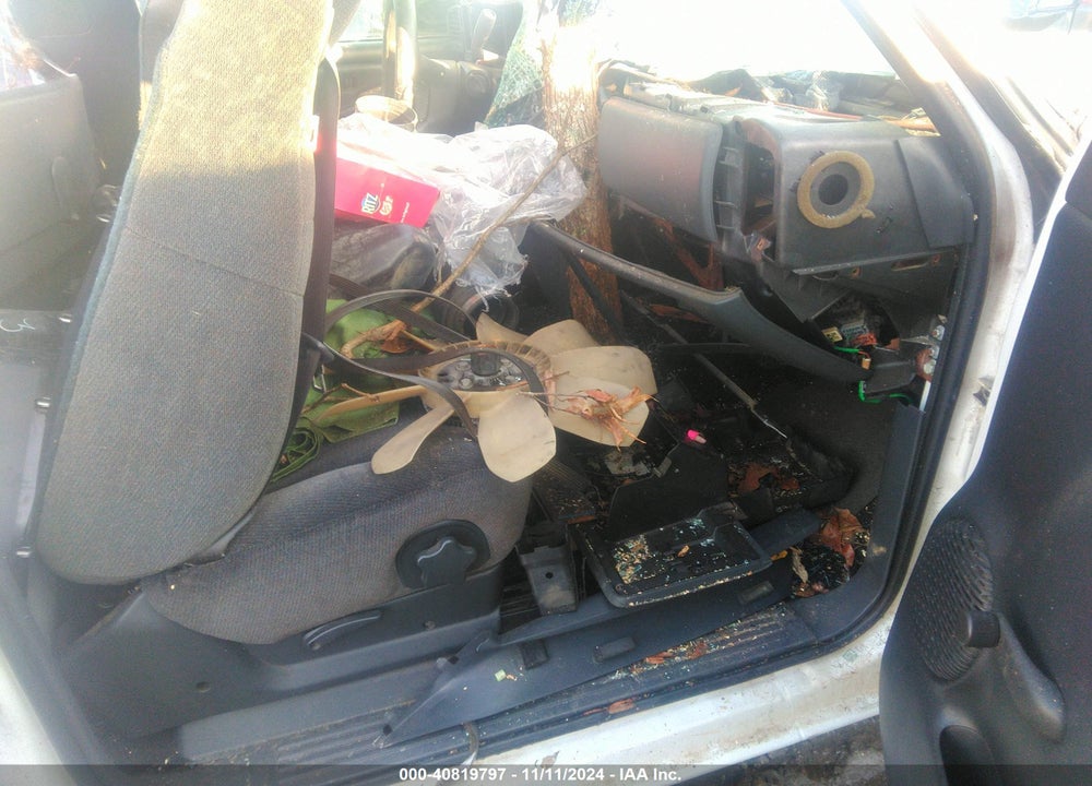 2000 GMC SIERRA 1500 SL VIN: 1GTEC14V6YZ290065