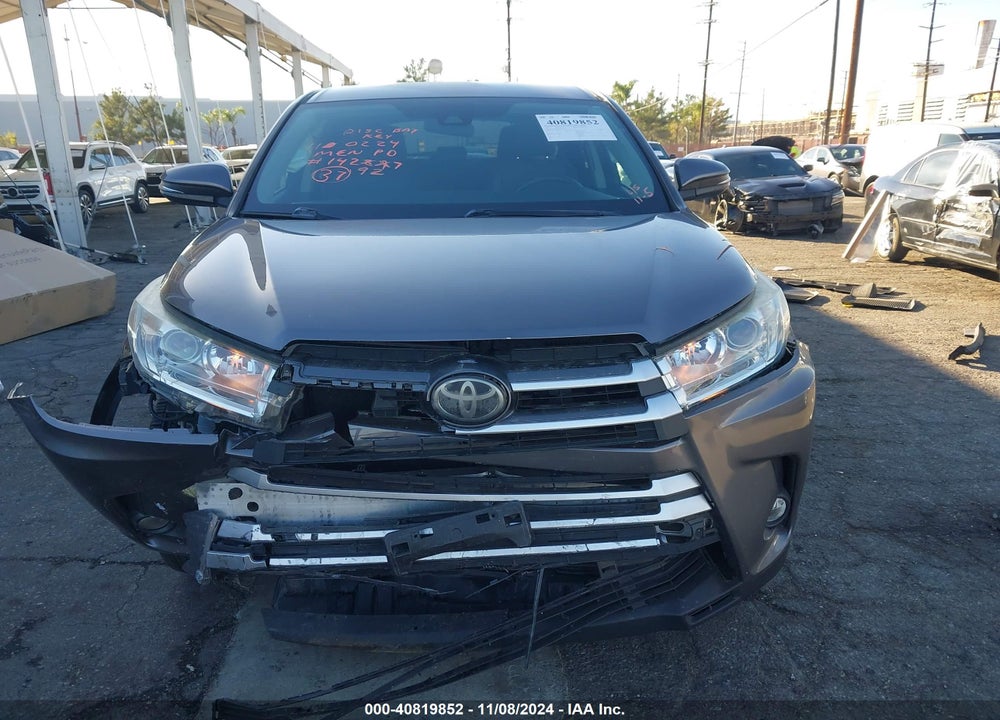 2017 TOYOTA HIGHLANDER LE PLUS VIN: 5TDBZRFH6HS474107