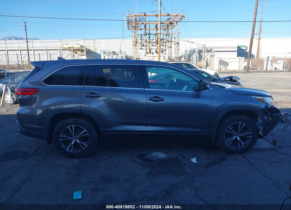 2017 TOYOTA HIGHLANDER LE PLUS VIN: 5TDBZRFH6HS474107