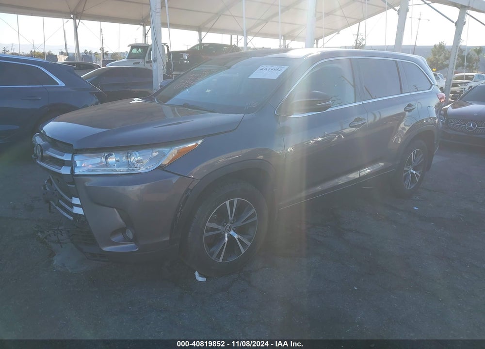 2017 TOYOTA HIGHLANDER LE PLUS VIN: 5TDBZRFH6HS474107