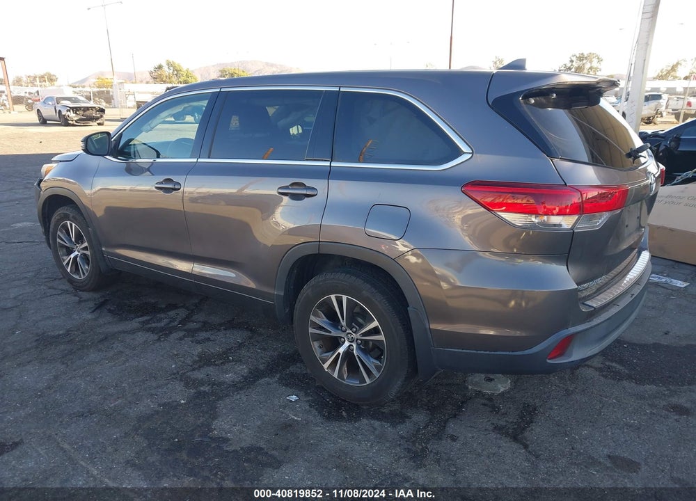 2017 TOYOTA HIGHLANDER LE PLUS VIN: 5TDBZRFH6HS474107