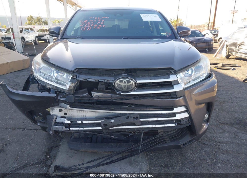 2017 TOYOTA HIGHLANDER LE PLUS VIN: 5TDBZRFH6HS474107