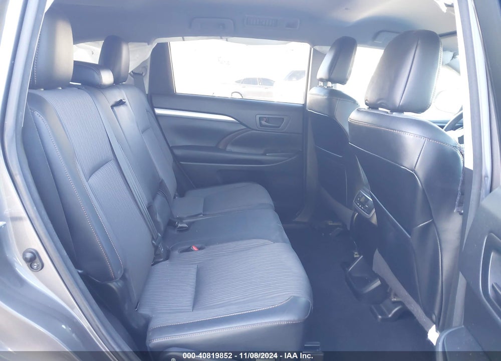 2017 TOYOTA HIGHLANDER LE PLUS VIN: 5TDBZRFH6HS474107
