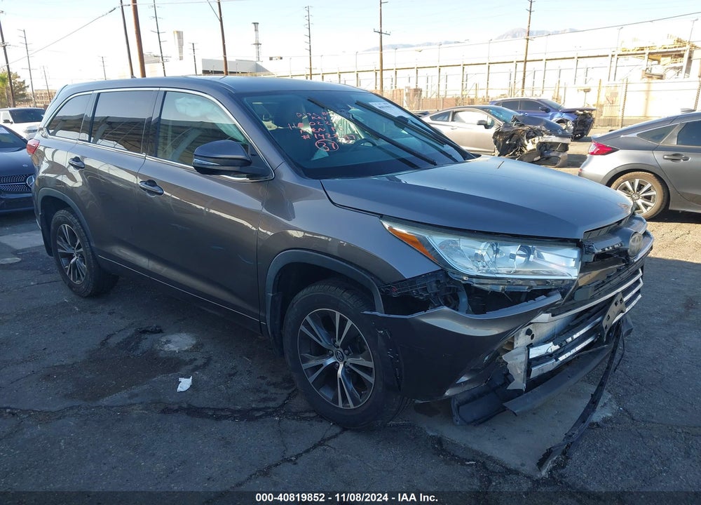 2017 TOYOTA HIGHLANDER LE PLUS VIN: 5TDBZRFH6HS474107