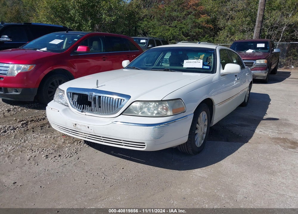2005 LINCOLN TOWN CAR SIGNATURE VIN: 1LNHM81W85Y651129