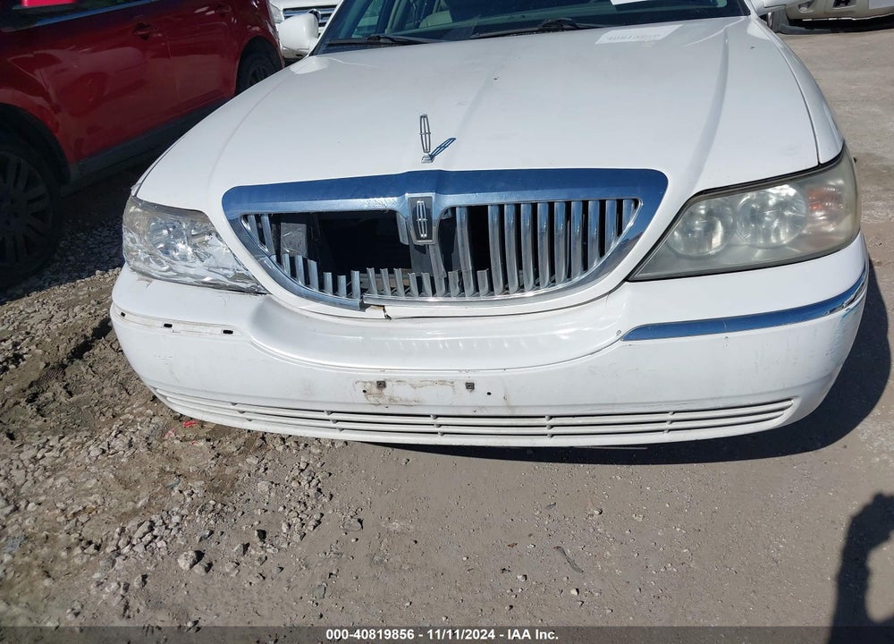 2005 LINCOLN TOWN CAR SIGNATURE VIN: 1LNHM81W85Y651129