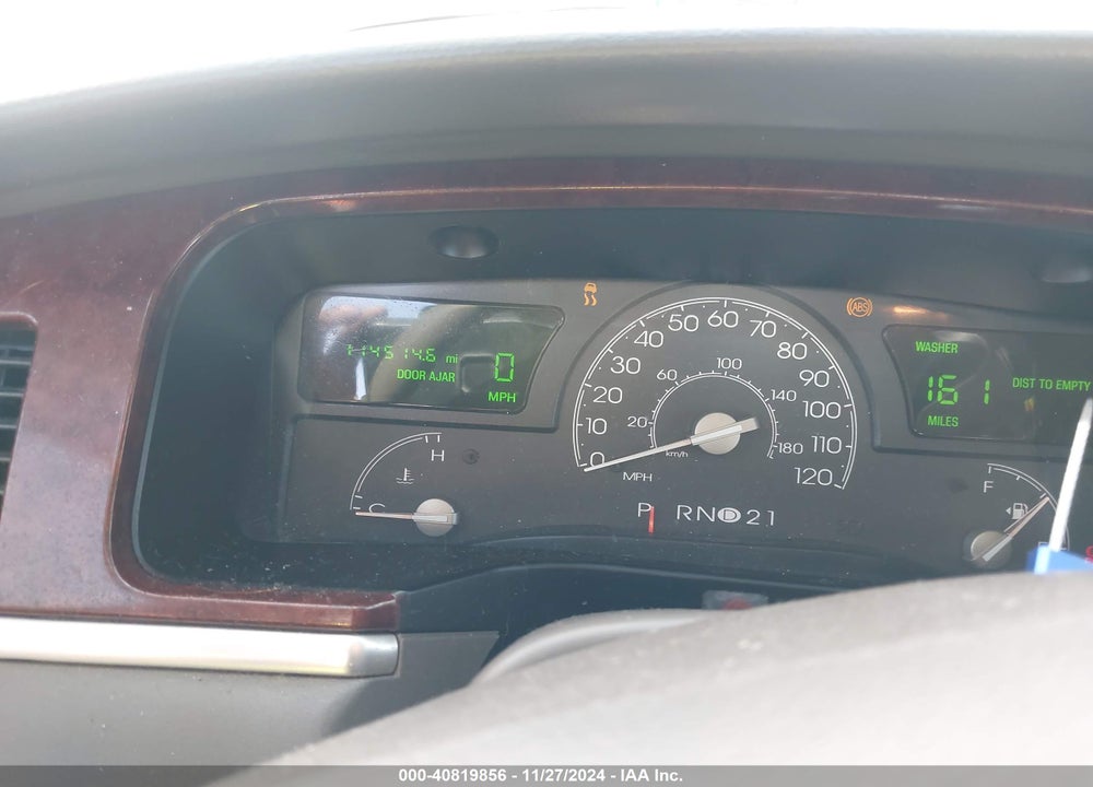 2005 LINCOLN TOWN CAR SIGNATURE VIN: 1LNHM81W85Y651129