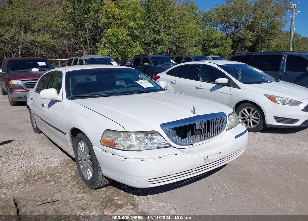 2005 LINCOLN TOWN CAR SIGNATURE VIN: 1LNHM81W85Y651129
