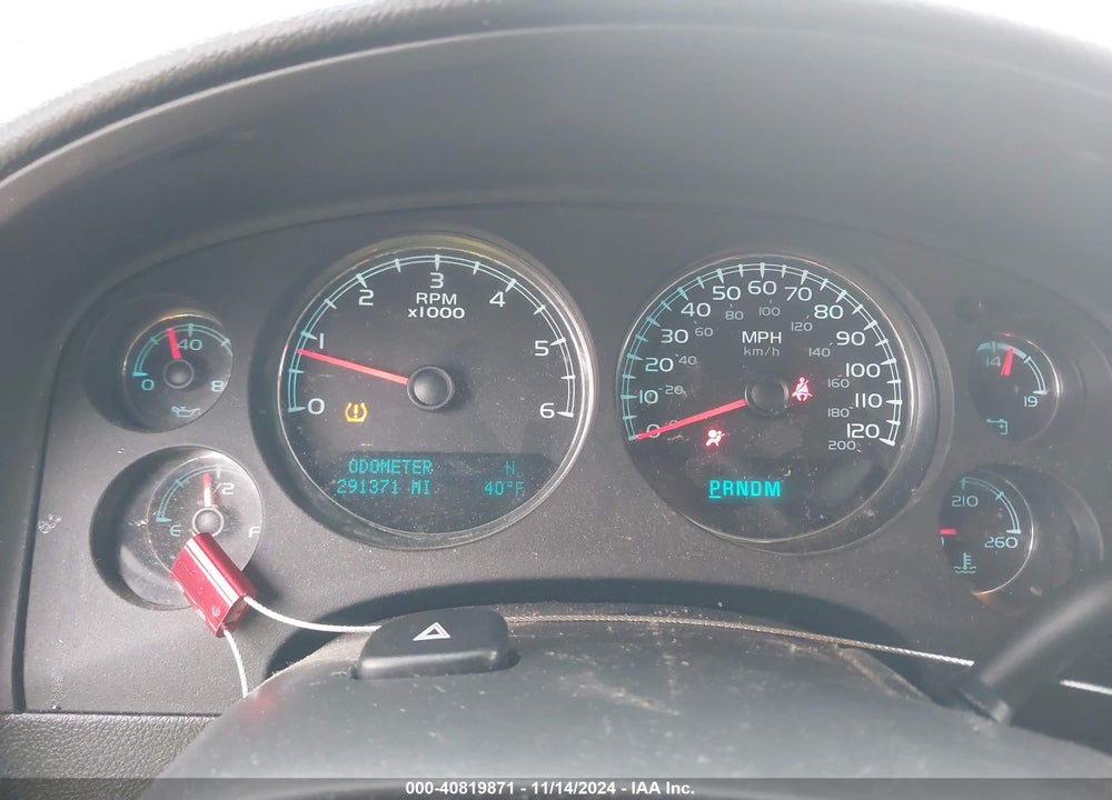 2011 CHEVROLET TAHOE LT VIN: 1GNSKBE02BR268965