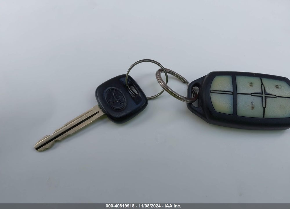 2003 TOYOTA COROLLA LE VIN: 1NXBR32E53Z015675