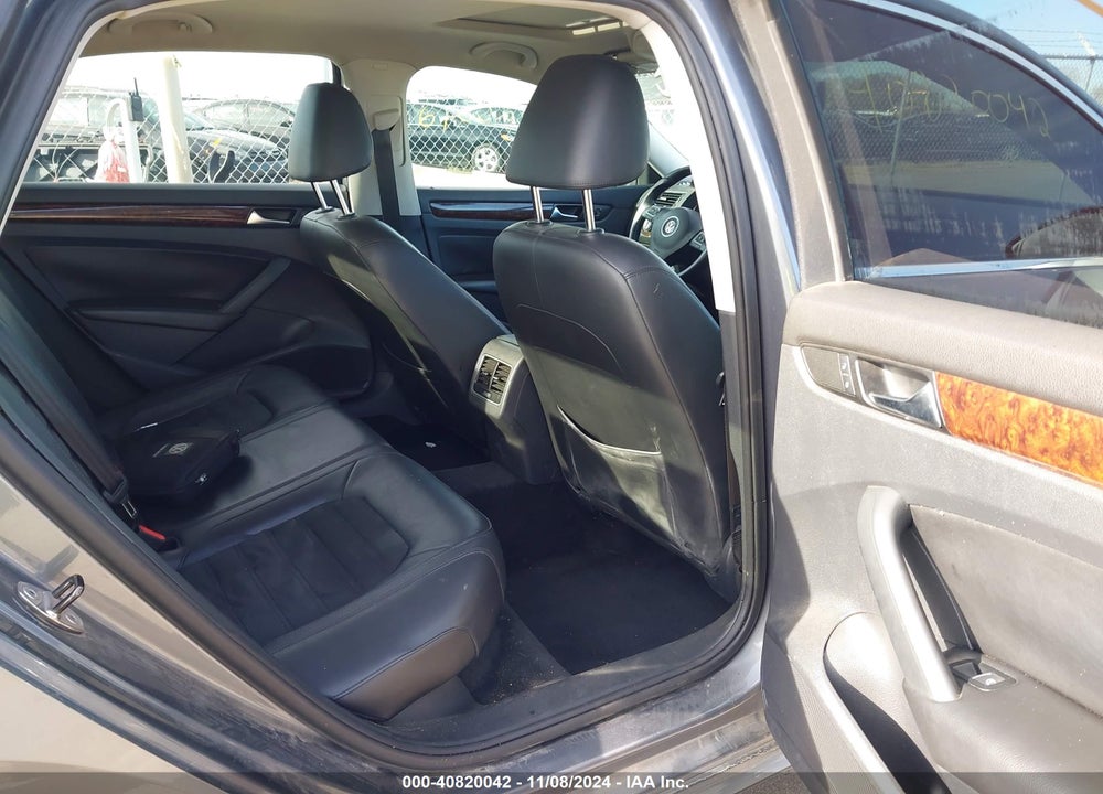 2013 VOLKSWAGEN PASSAT 3.6L V6 SEL PREMIUM VIN: 1VWCM7A33DC083170