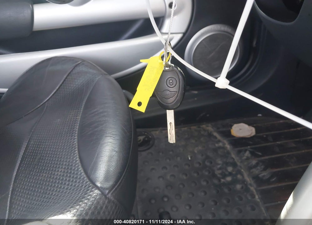 2003 MINI COOPER VIN: WMWRC33433TJ51428