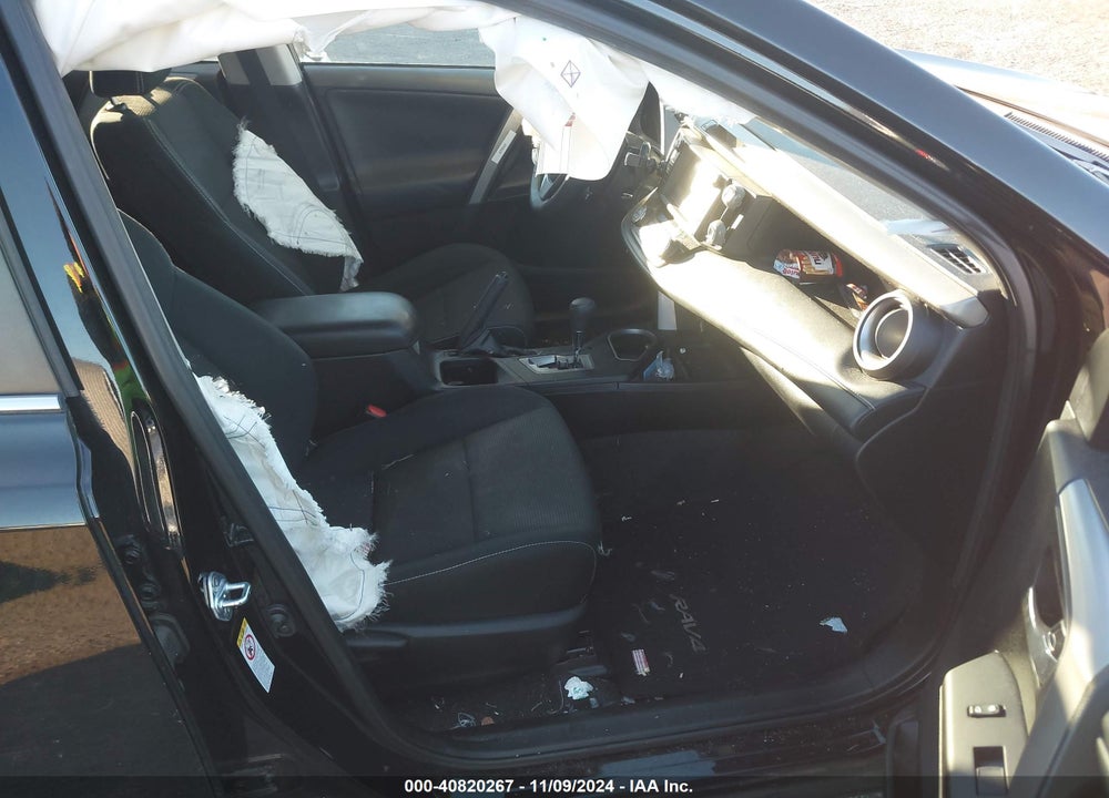 2017 TOYOTA RAV4 XLE VIN: 2T3RFREV4HW563056
