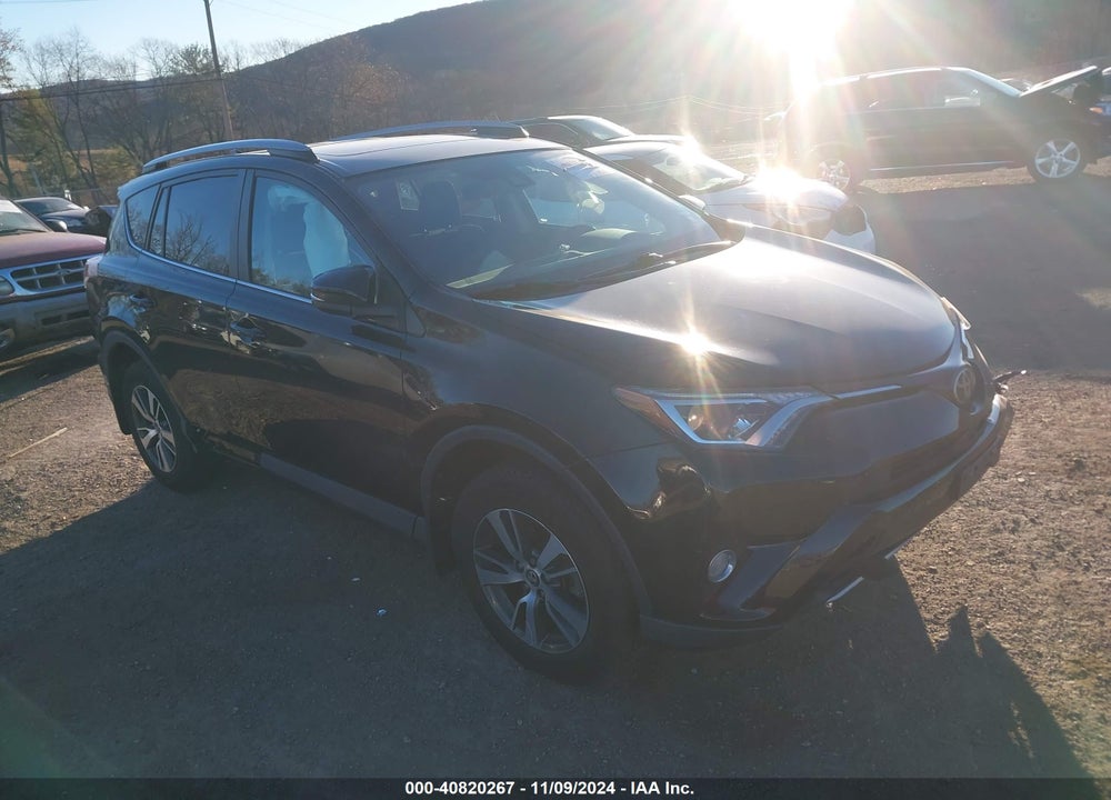 2017 TOYOTA RAV4 XLE VIN: 2T3RFREV4HW563056