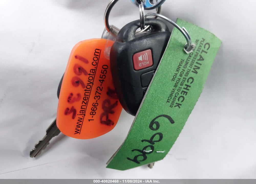 2016 TOYOTA PRIUS C TWO VIN: JTDKDTB31G1126166