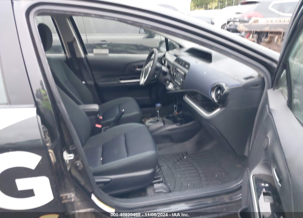 2016 TOYOTA PRIUS C TWO VIN: JTDKDTB31G1126166