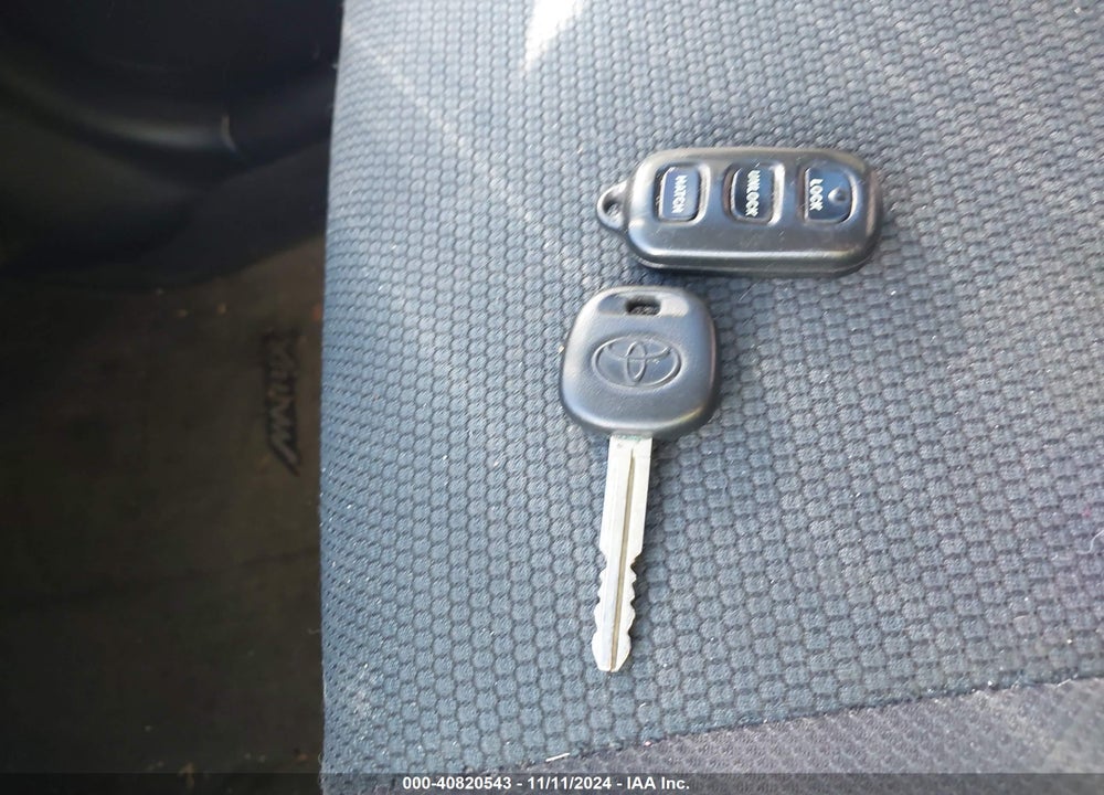 2005 TOYOTA MATRIX/XR VIN: 2T1KR32E95C370658