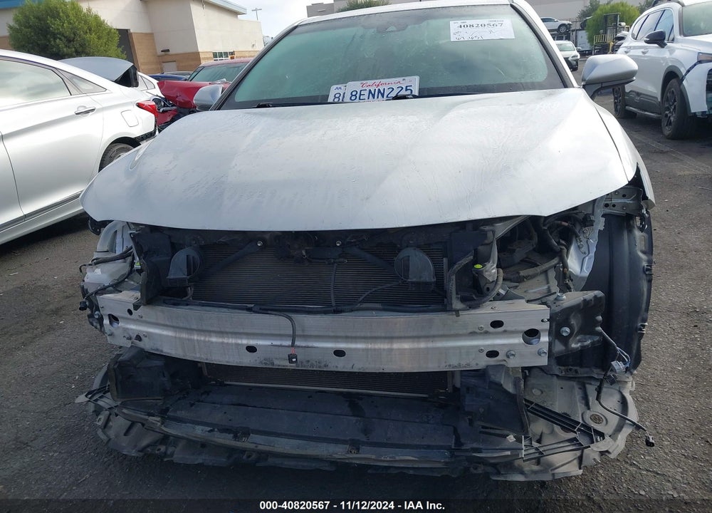 2018 TOYOTA CAMRY LE VIN: 4T1B11HK7JU633179