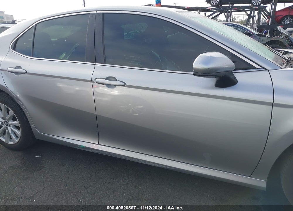 2018 TOYOTA CAMRY LE VIN: 4T1B11HK7JU633179