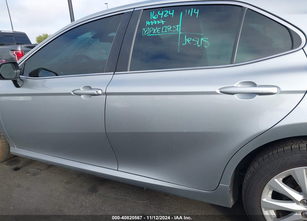 2018 TOYOTA CAMRY LE VIN: 4T1B11HK7JU633179