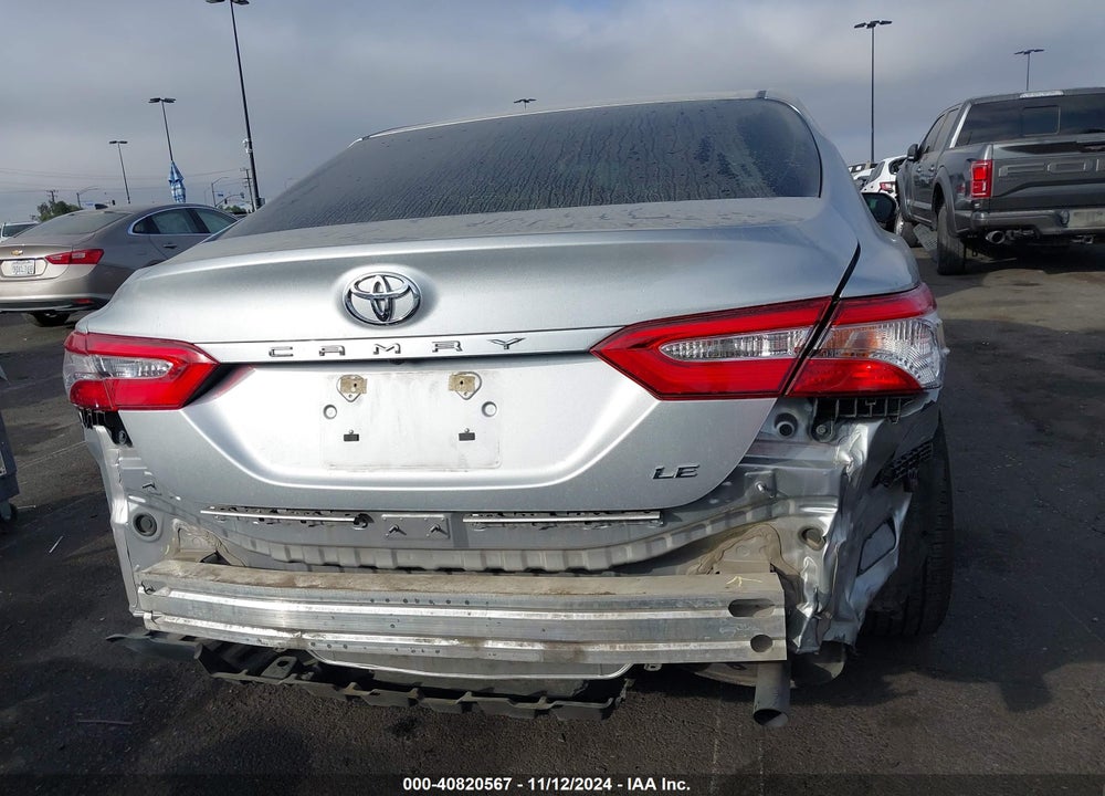 2018 TOYOTA CAMRY LE VIN: 4T1B11HK7JU633179
