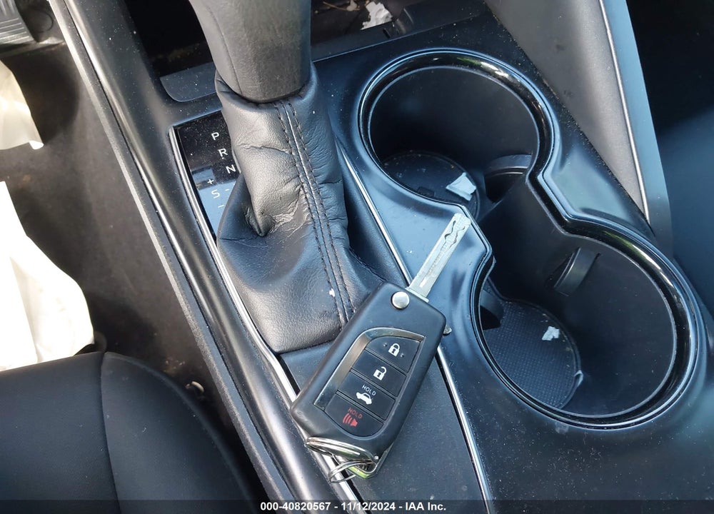 2018 TOYOTA CAMRY LE VIN: 4T1B11HK7JU633179