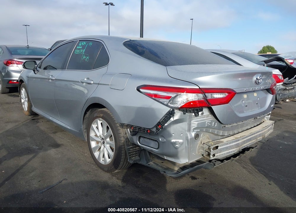 2018 TOYOTA CAMRY LE VIN: 4T1B11HK7JU633179