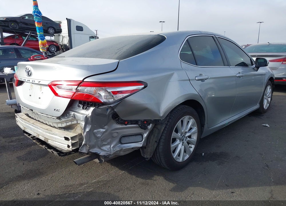 2018 TOYOTA CAMRY LE VIN: 4T1B11HK7JU633179