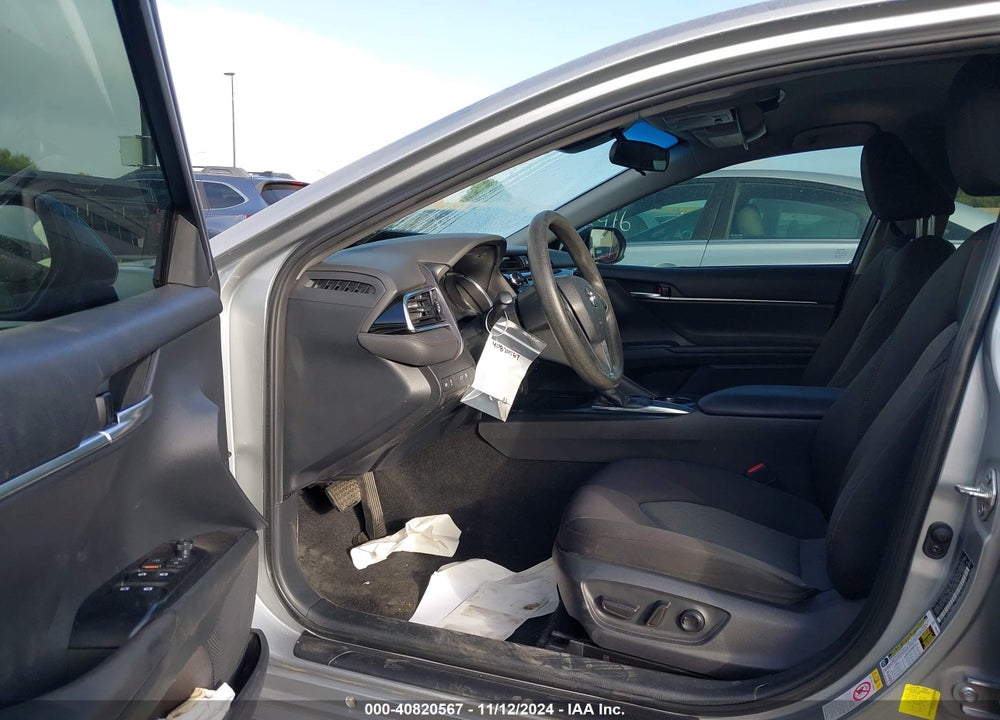 2018 TOYOTA CAMRY LE VIN: 4T1B11HK7JU633179