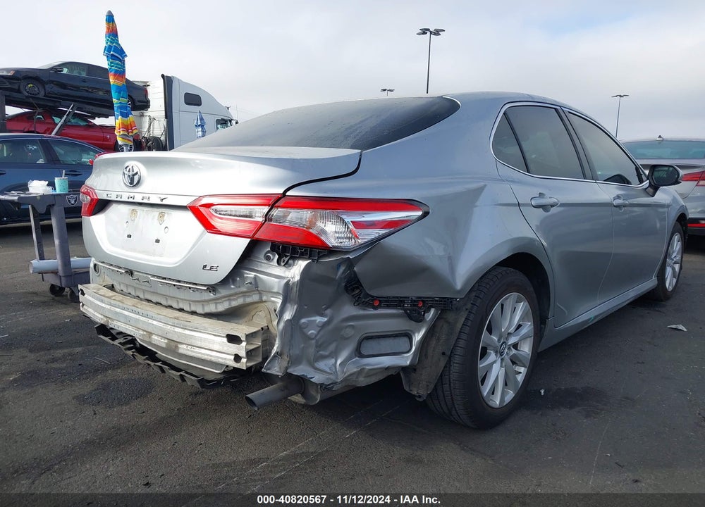 2018 TOYOTA CAMRY LE VIN: 4T1B11HK7JU633179