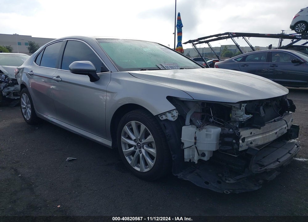 2018 TOYOTA CAMRY LE VIN: 4T1B11HK7JU633179