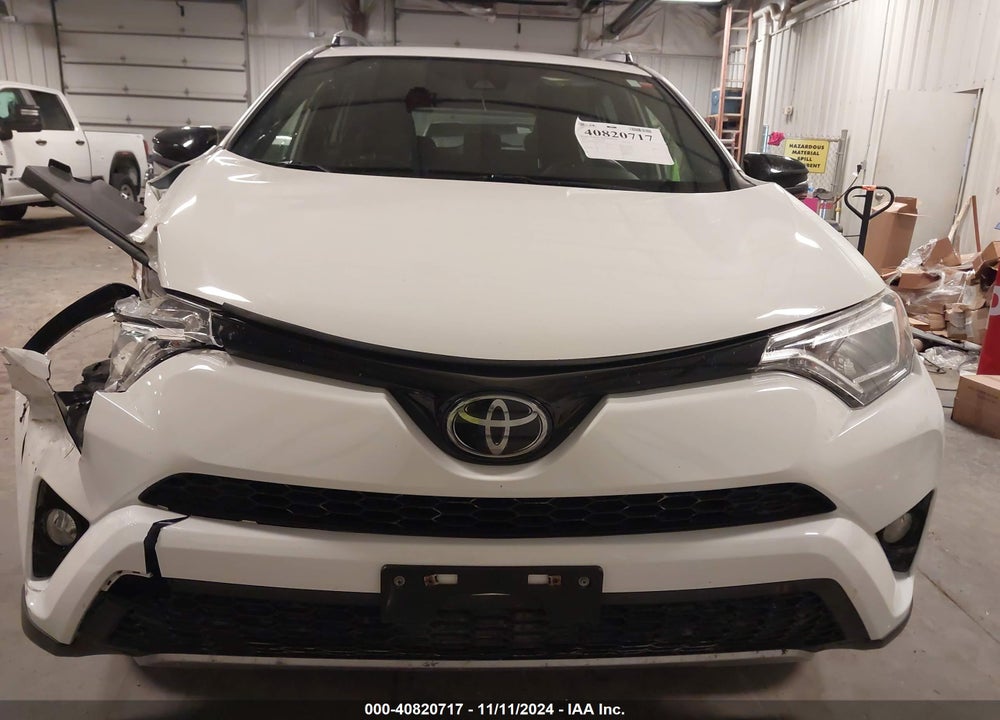 2018 TOYOTA RAV4 SE VIN: JTMJFREV0JJ736475