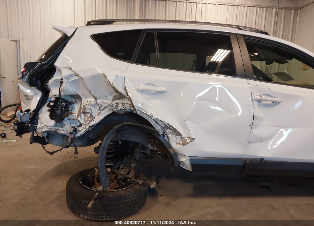 2018 TOYOTA RAV4 SE VIN: JTMJFREV0JJ736475