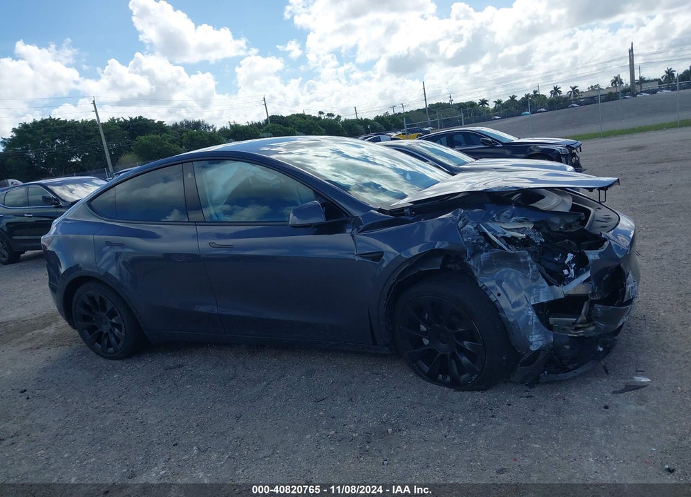 2022 TESLA MODEL Y LONG RANGE DUAL MOTOR ALL-WHEEL DRIVE VIN: 7SAYGDEE6NA003715