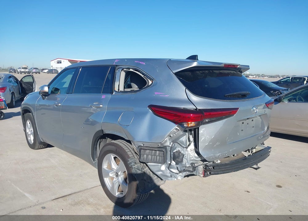 2022 TOYOTA HIGHLANDER LE VIN: 5TDBZRBH8NS579524