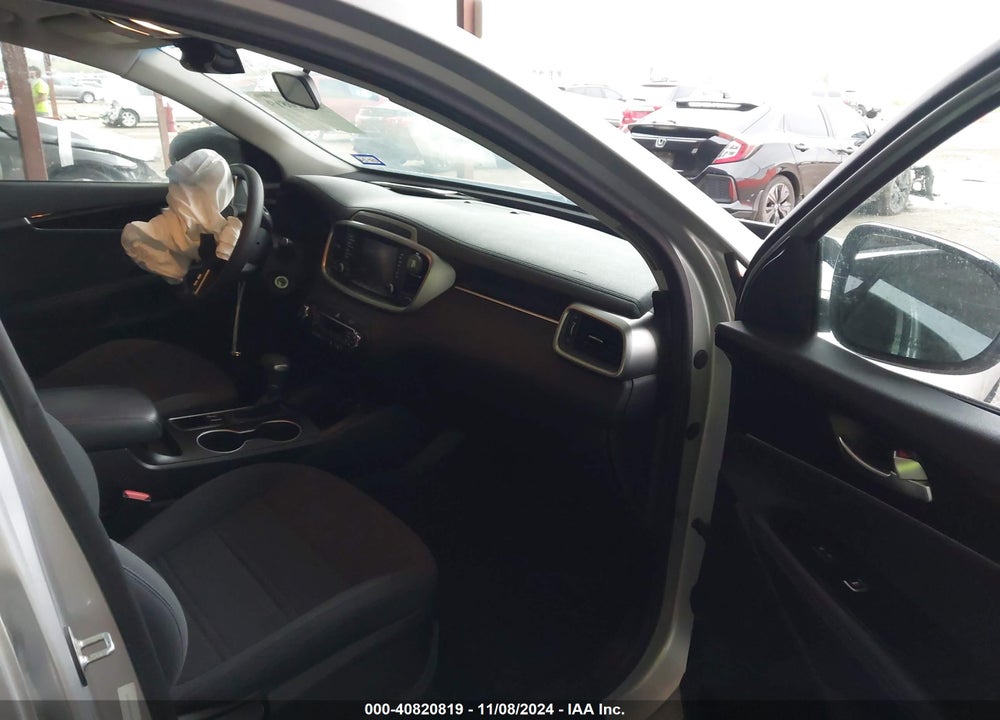 2019 KIA SORENTO 3.3L LX VIN: 5XYPG4A59KG490057
