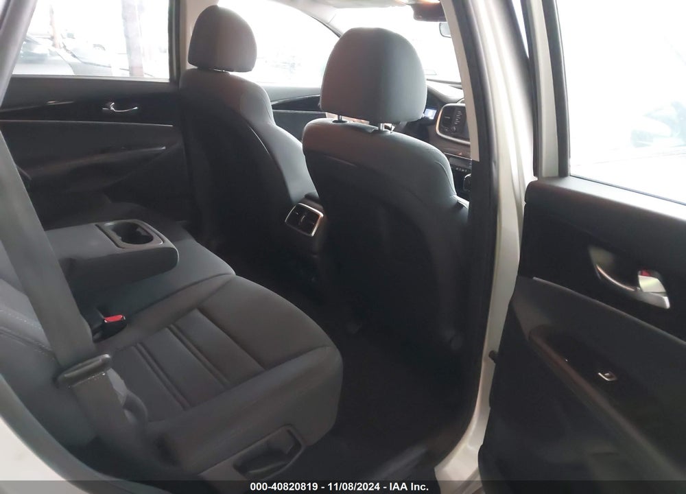 2019 KIA SORENTO 3.3L LX VIN: 5XYPG4A59KG490057