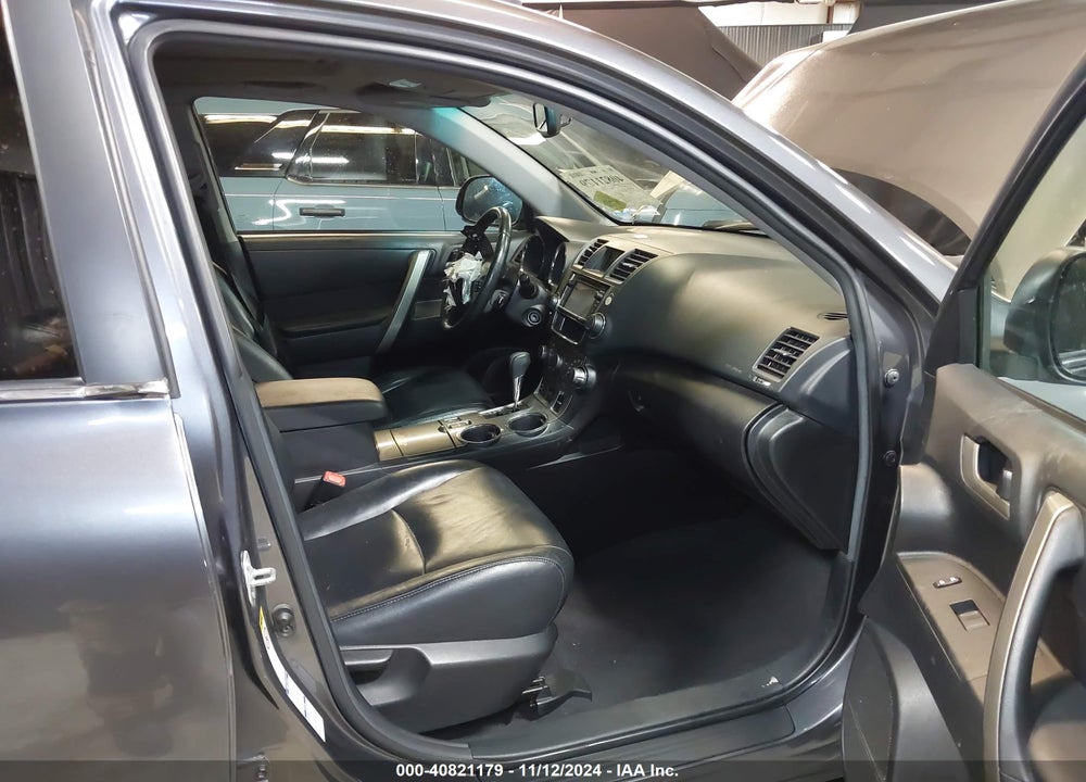 2013 TOYOTA HIGHLANDER PLUS/SE VIN: 5TDBK3EH6DS277290