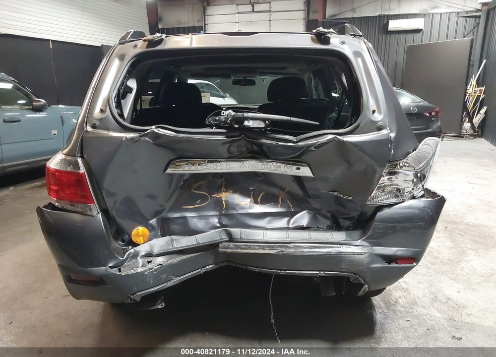 2013 TOYOTA HIGHLANDER PLUS/SE VIN: 5TDBK3EH6DS277290
