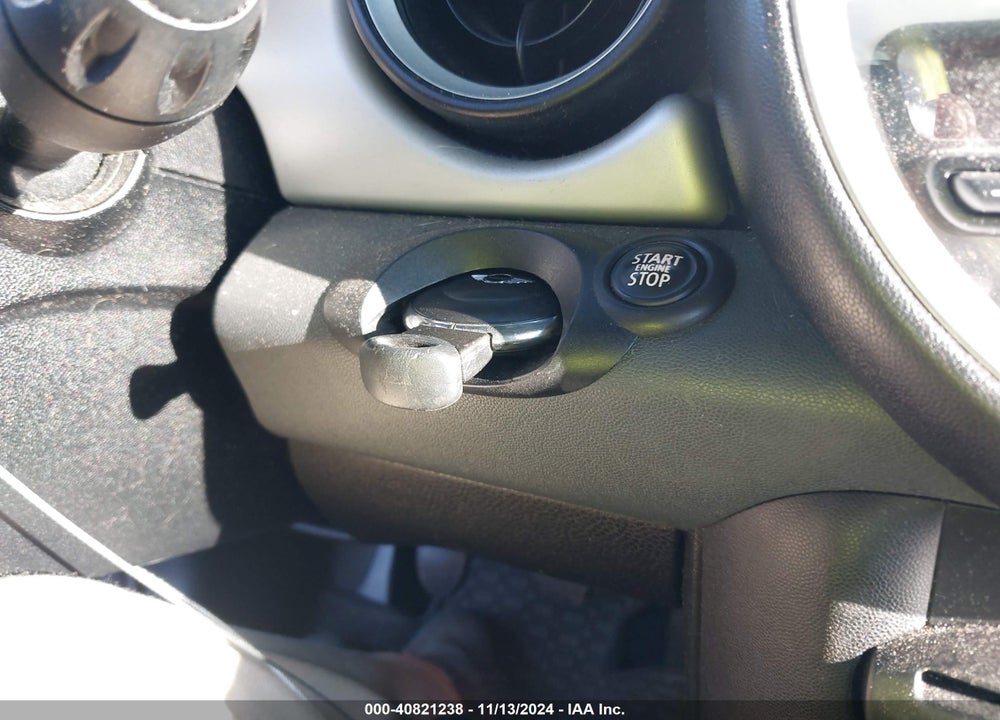 2012 MINI COOPER VIN: WMWSU3C53CT186543