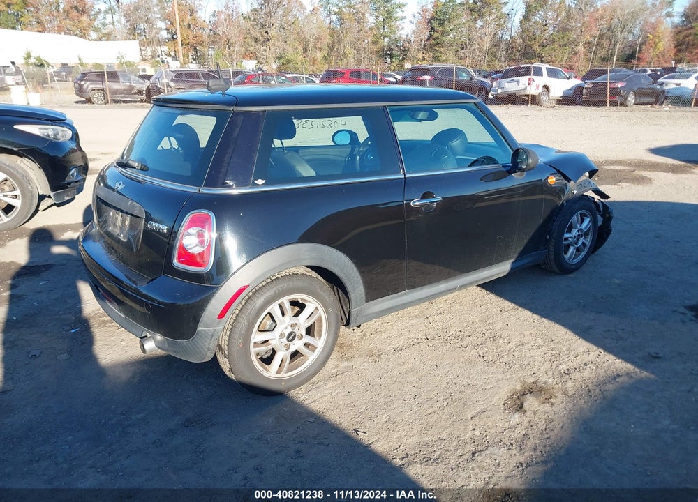 2012 MINI COOPER VIN: WMWSU3C53CT186543