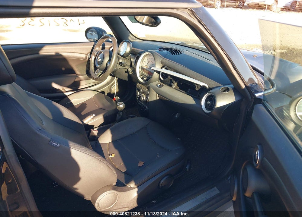 2012 MINI COOPER VIN: WMWSU3C53CT186543
