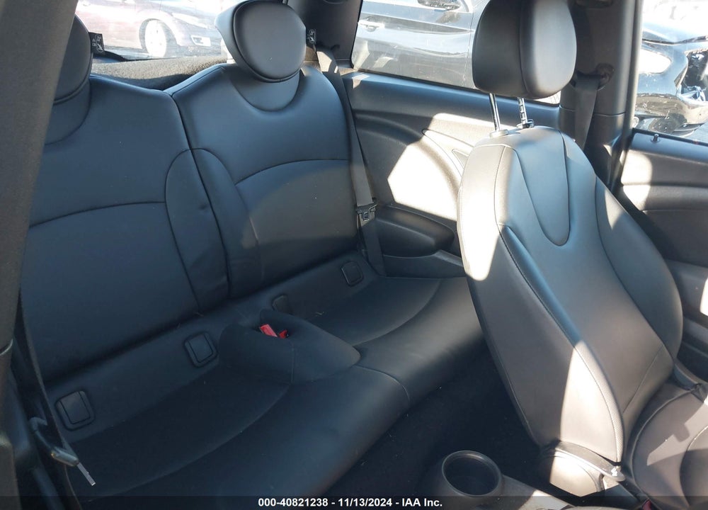 2012 MINI COOPER VIN: WMWSU3C53CT186543