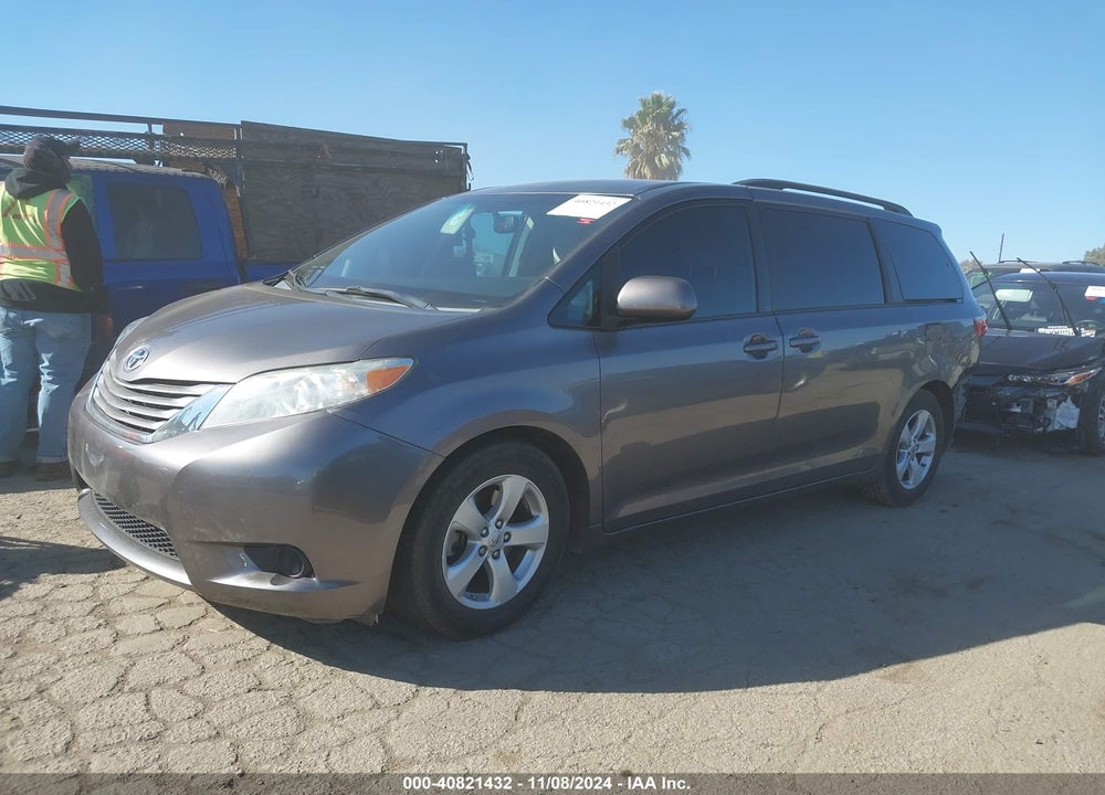 2015 TOYOTA SIENNA LE 8 PASSENGER VIN: 5TDKK3DC5FS627503