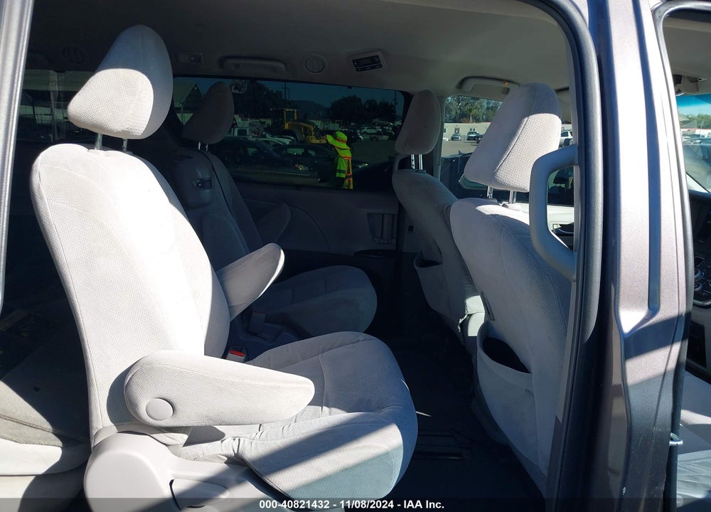 2015 TOYOTA SIENNA LE 8 PASSENGER VIN: 5TDKK3DC5FS627503