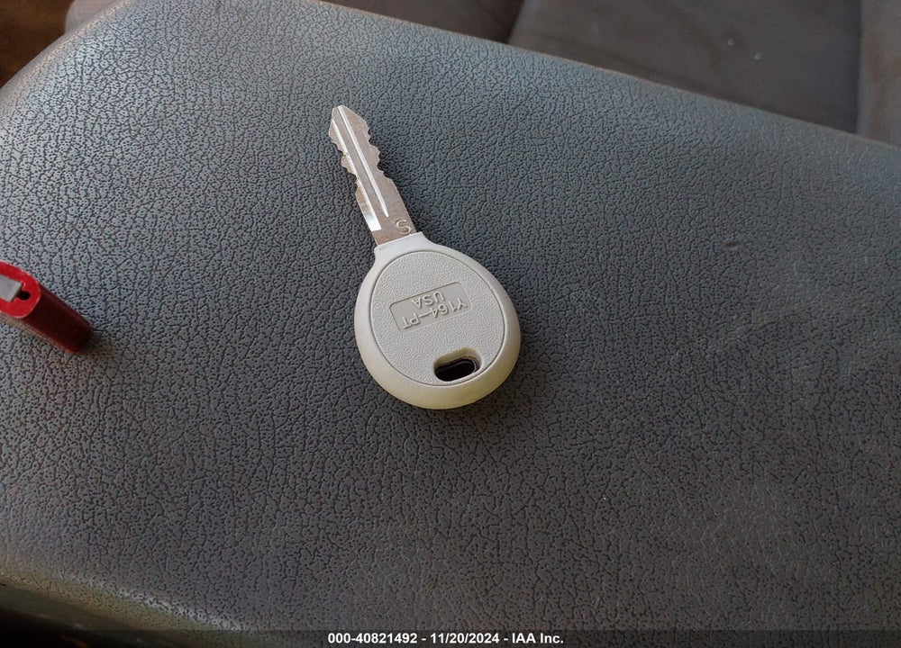 2006 DODGE DURANGO SXT VIN: 1D4HB38N06F173380