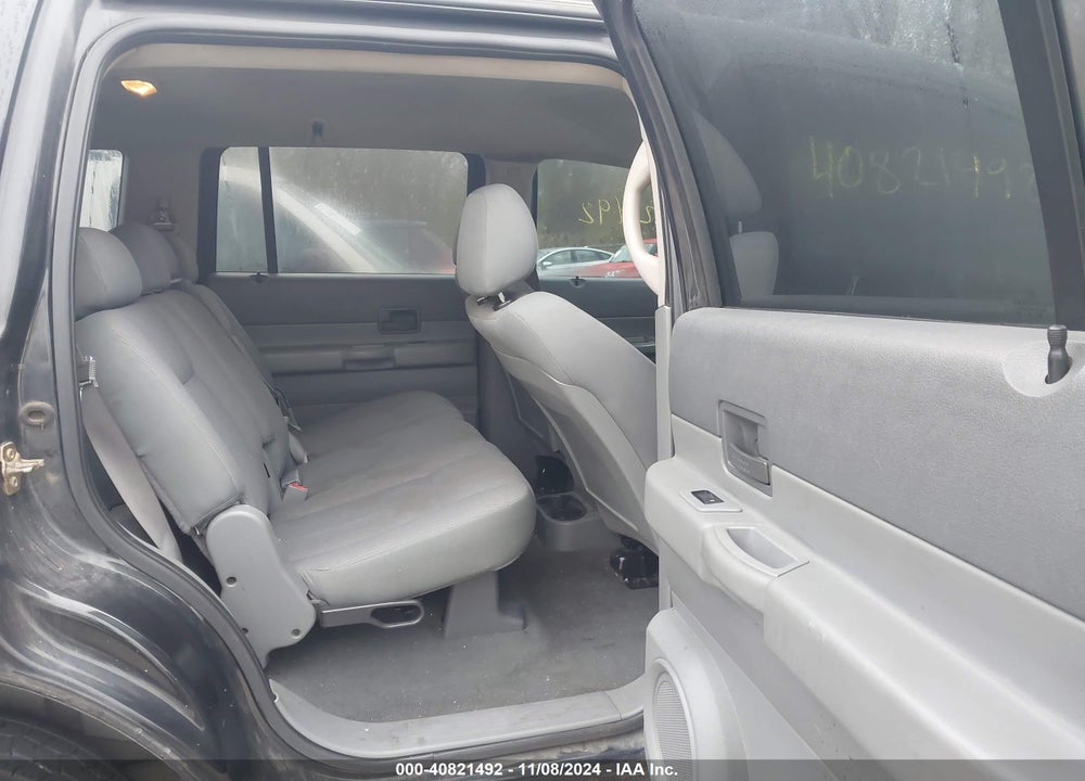 2006 DODGE DURANGO SXT VIN: 1D4HB38N06F173380